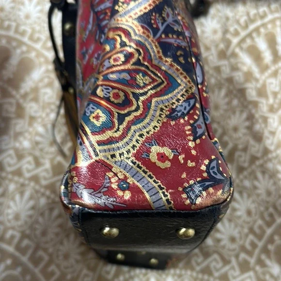 Elegant Black and Red Patterned Women's Bag - Picture 10 of 16